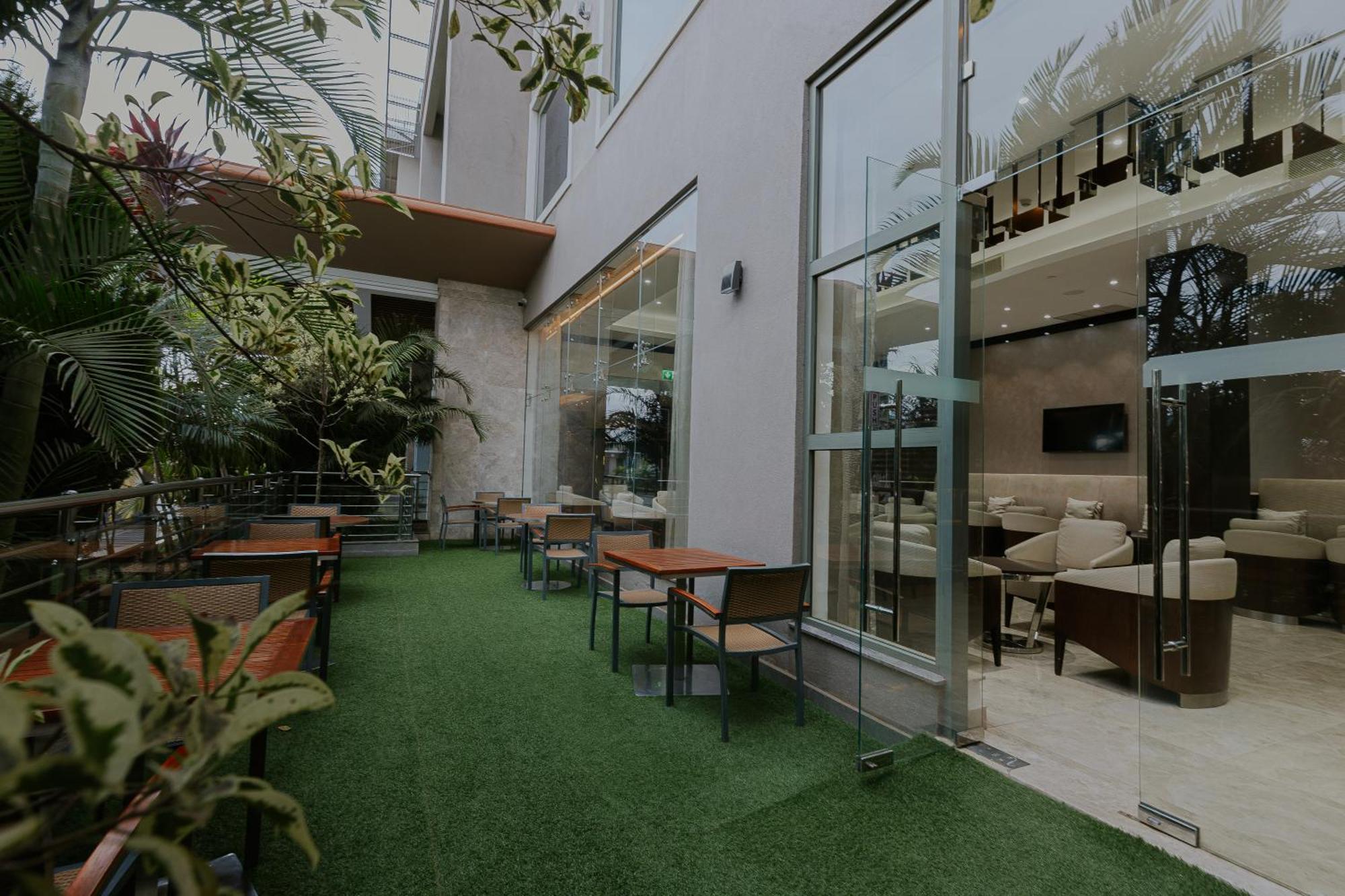 Crowne Plaza Nairobi Airport By Ihg Hotel Luaran gambar The interior of the hotel