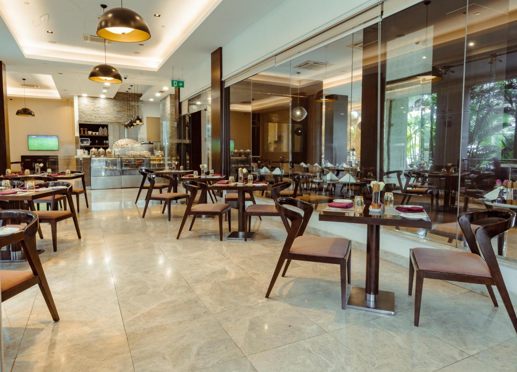 Crowne Plaza Nairobi Airport By Ihg Hotel Luaran gambar The restaurant