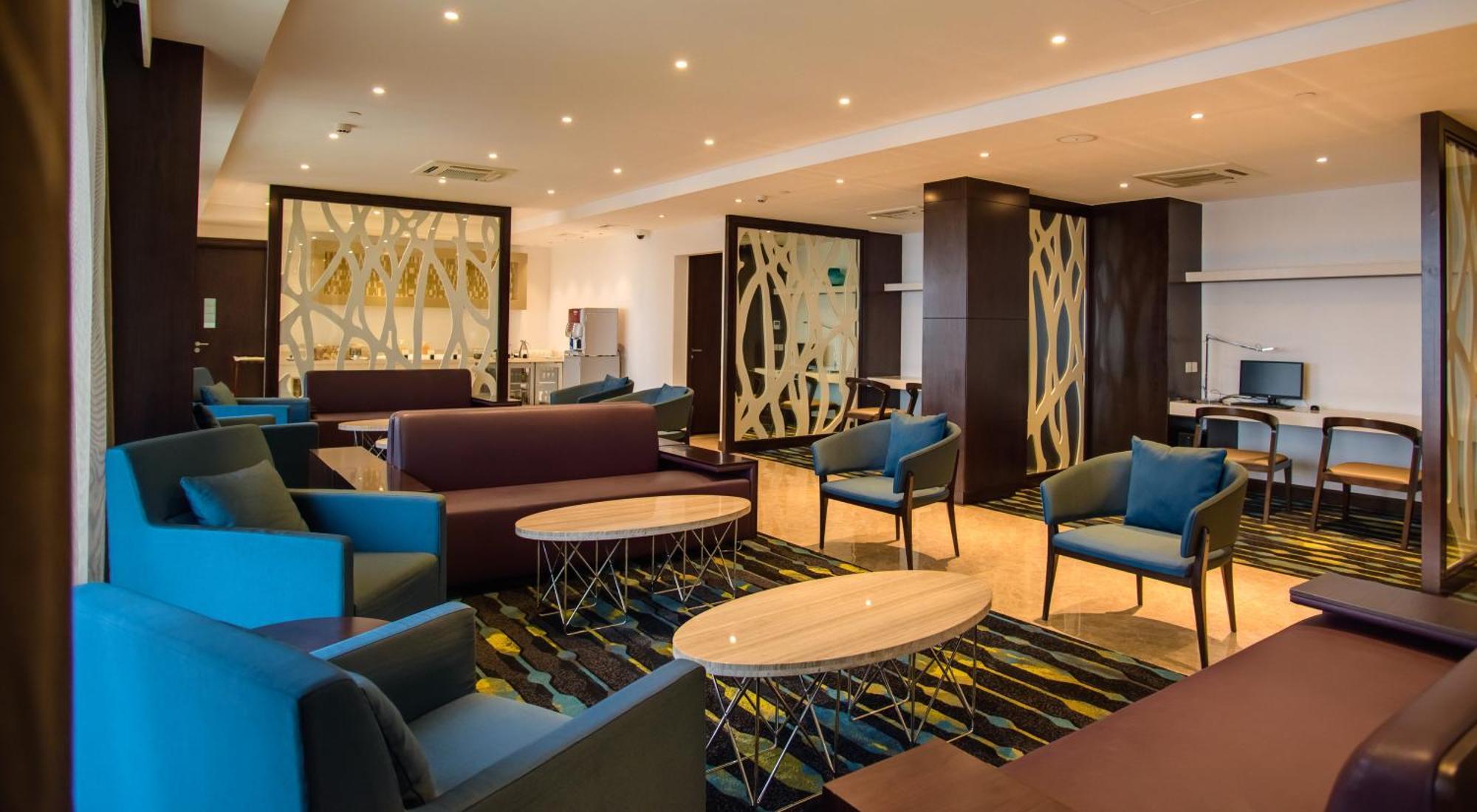 Crowne Plaza Nairobi Airport By Ihg Hotel Luaran gambar The lounge at the airport